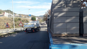 CAMIONS OBRAMART DESCARREGA TRÀILER