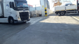 CAMIONS OBRAMART DESCARREGA TRÀILER