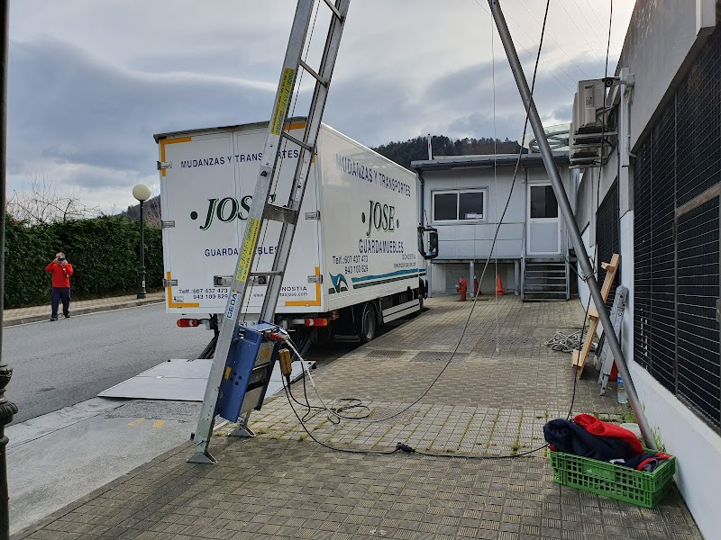 MUDANZAS Y TRANSPORTES JOSE