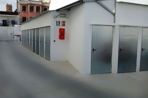Trasteros y Aparcamiento C/Lector