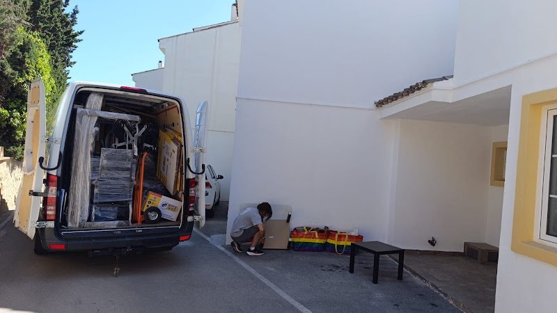 Amanecer group . Mudanzas