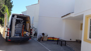Amanecer group . Mudanzas
